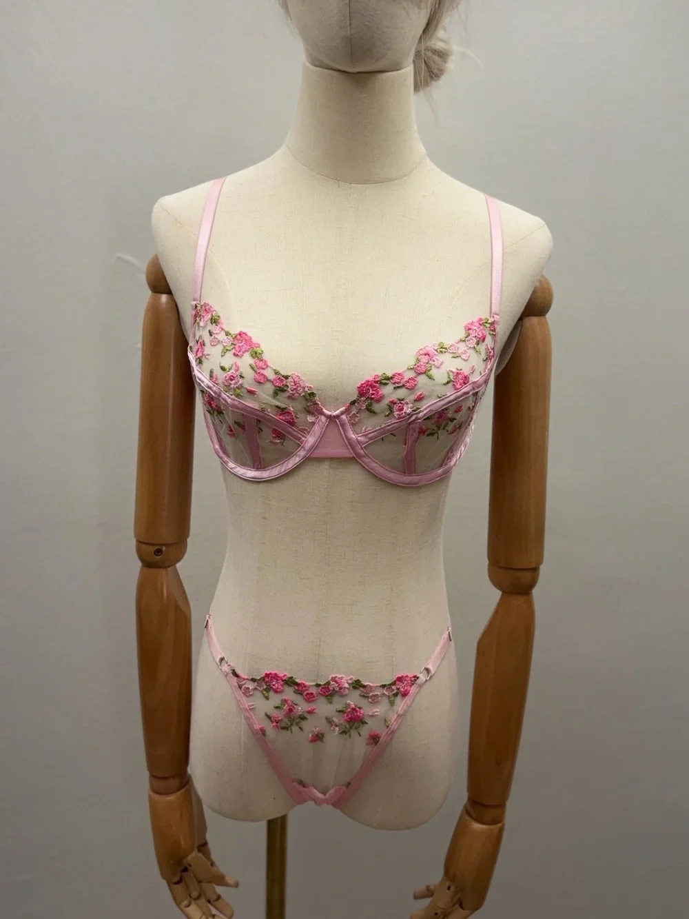 New Pink Floral Embroidered Sheer Lingerie Set Bra & Thong Size S